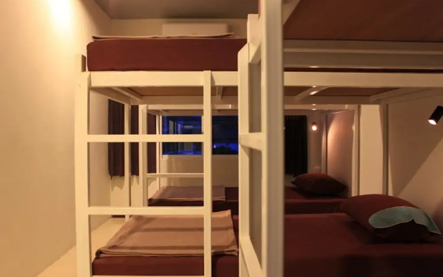 Ananas Phuket Central Hostel - Adults Only