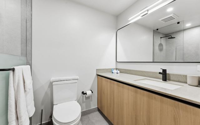 2BR + Den Downtown Miami for 5