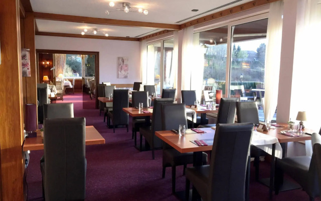 Hôtel Restaurant Aux Trois Roses