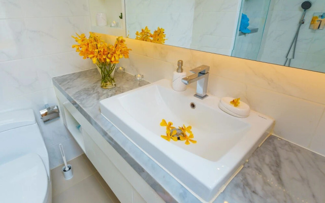 The Aristo Beach Front 713 by Holy Cow