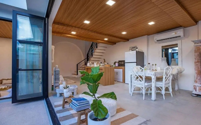 Mediterranean-Asian 3BR Villa Cristina