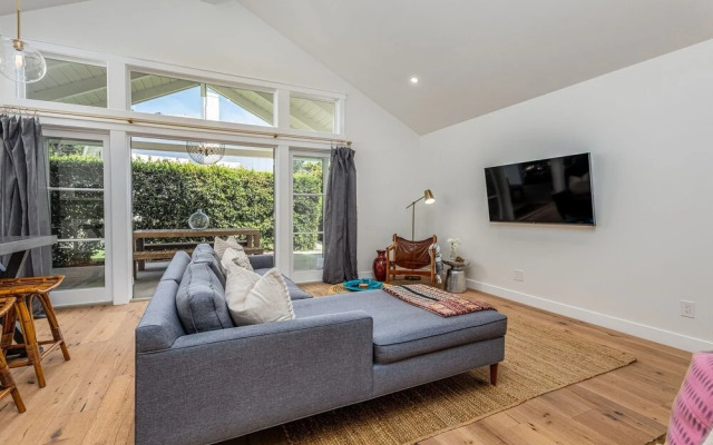 727 Sonrisa St 1 Bedroom Home by RedAwning