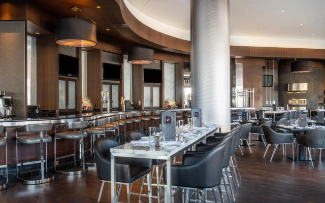 Renaissance by Marriott Boston Patriot Place Hotel