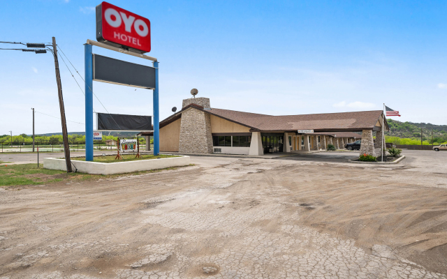 OYO Hotel Junction TX I-10