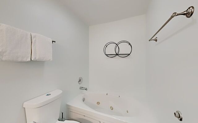 Palm Court Yacht Club #308