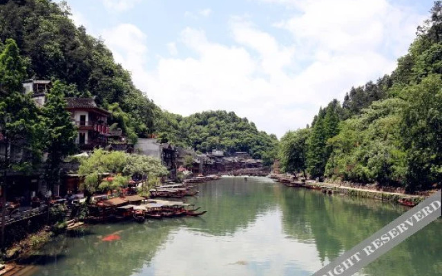 Yanyuting River View Inn