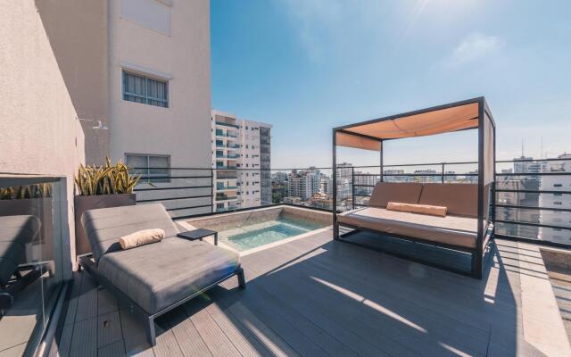 Breakfast Included at Regatta Living 906