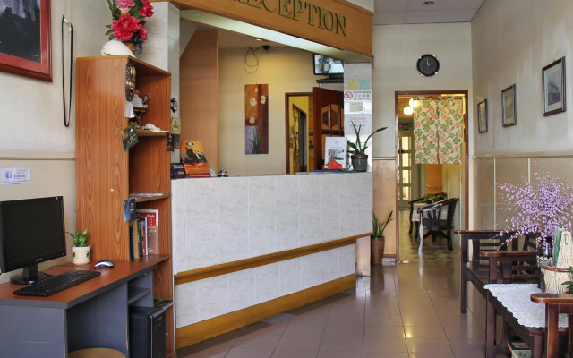Victoria Hotel and Hostel