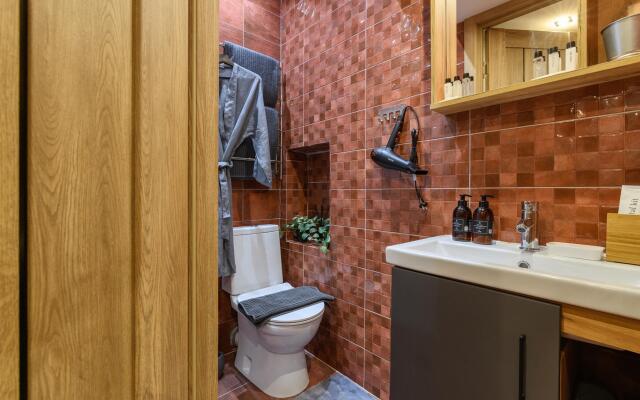 Морошка на набережной Синопская