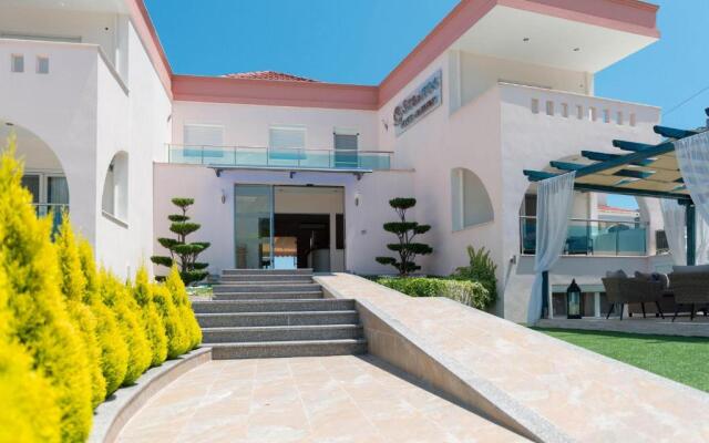 Stratos Deluxe Apartments