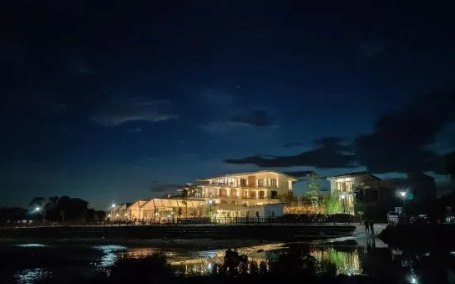 Itree Courtyard Resort