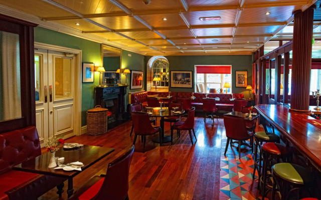 Step House Hotel