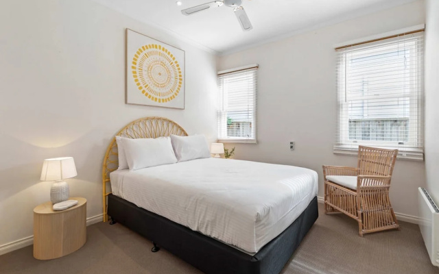 Lush 3-bed House Near the Beach – Guest Rooms – Melbourne