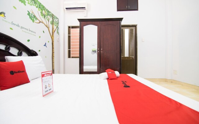 Reddoorz near Hoang Van Thu Park