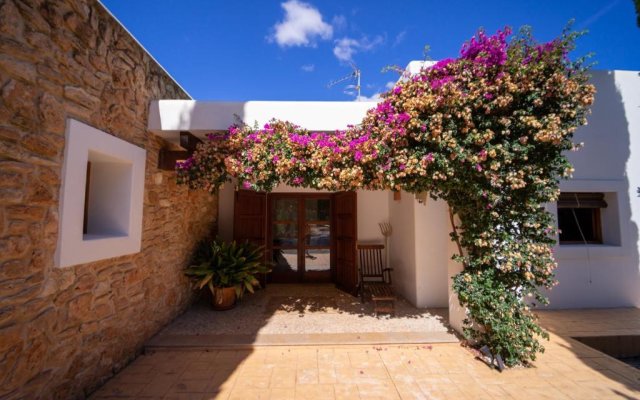 Villa Tegui is a luxury villa close to San Rafael and 10 min drive to Ibiza Town and San Antonio