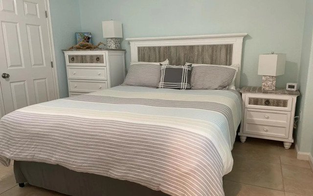 Barefoot Dreams - 201 - 76th E