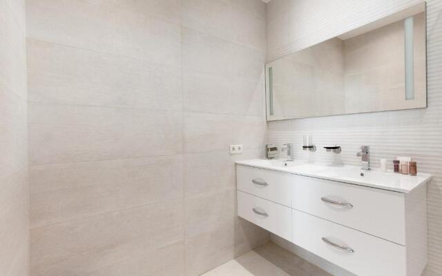 Mariott Area: Sunny 2 Beds /2 Baths