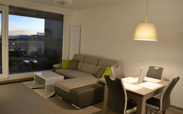 Panorama Apartment with Free Parking