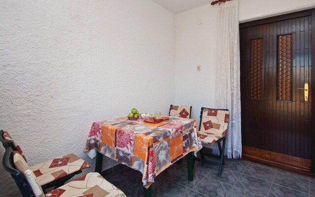 Stunning Home in Liznjan With Wifi and 1 Bedrooms