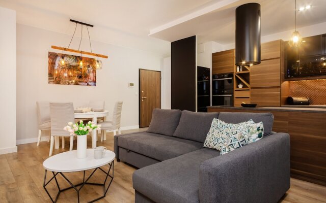 Rzeczypospolitej Apartment by Renters