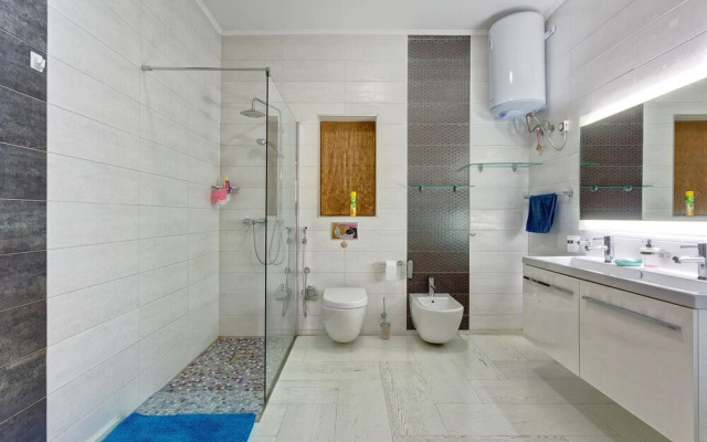Seafront Apartment in Sliema With Pool, Upmarket Complex
