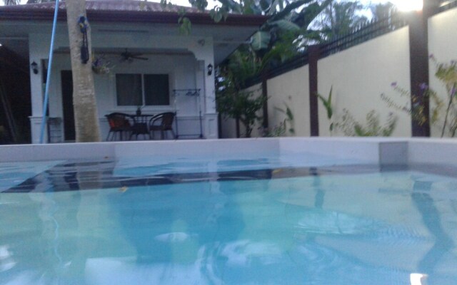 Alona Studio Bungalow