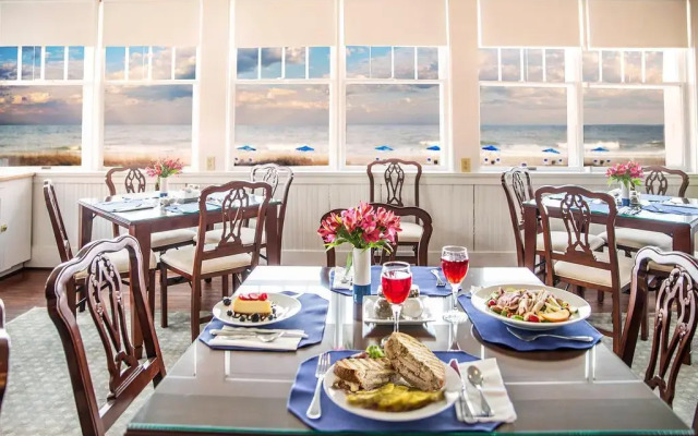 Elizabeth Pointe Lodge