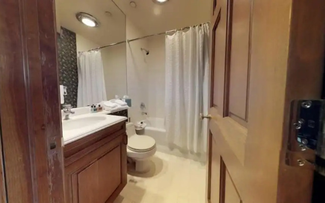 Vail Village Plaza Lodge 3 Bedroom Condo