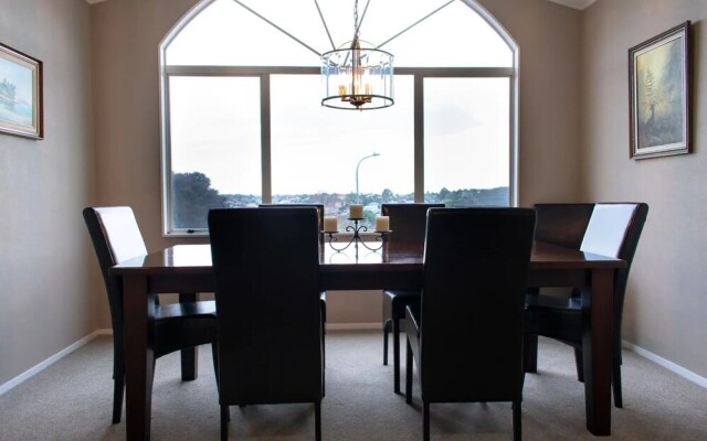 Grand 4 Bedroom Home With Balcony and Garden
