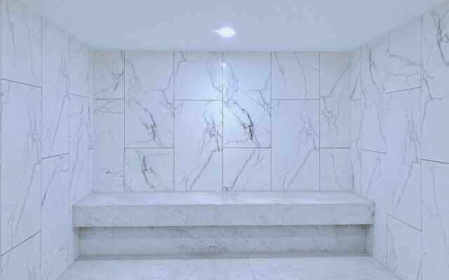 Fawkner Apartment 1B1B