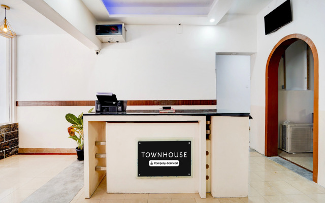 Super Townhouse Deshabhimani Road Kaloor Kochi