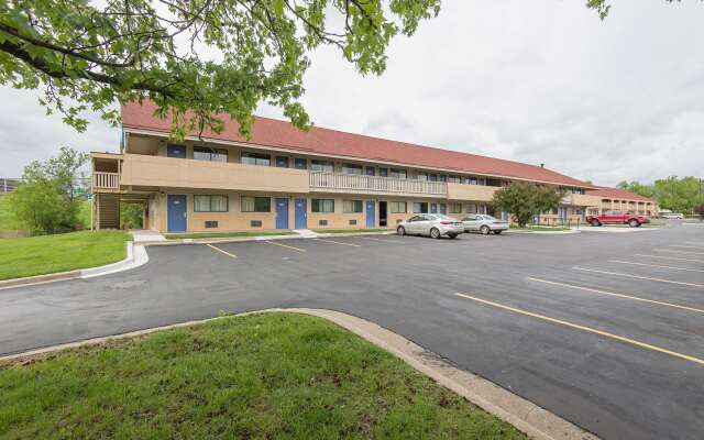 Motel 6-Overland Park, KS