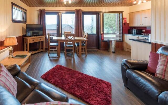 Birch Lodge 19 with Hot Tub