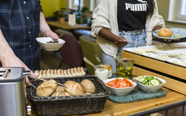 Five Reasons Hotel & Hostel