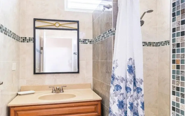 Beachside Near Airport Near Golf Course