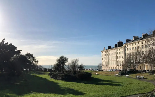 2 Bedroom Brighton Apartment With Sea Views
