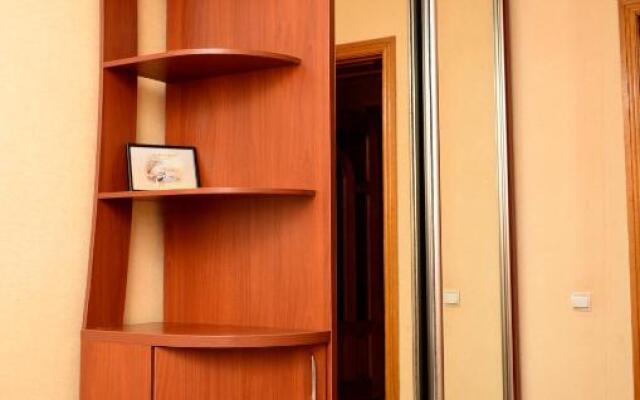 Apartment on Petropavlivs'ka 90