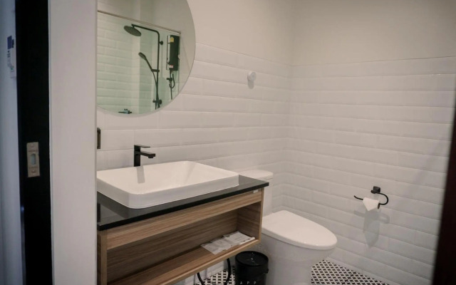 Play Poshtel & Cafe (SHA Certified)