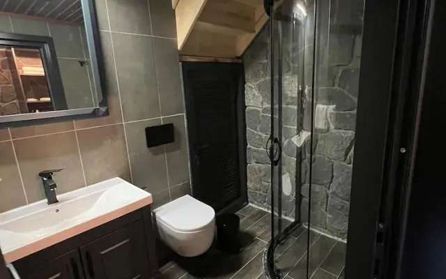 Ayder Vanak Stone Suites