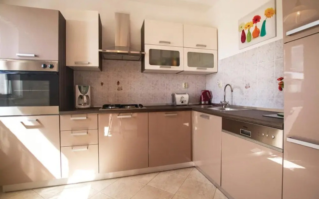 Amazing Home in Kapelica With Wifi and 5 Bedrooms