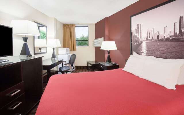 Super 8 by Wyndham Chicago IL