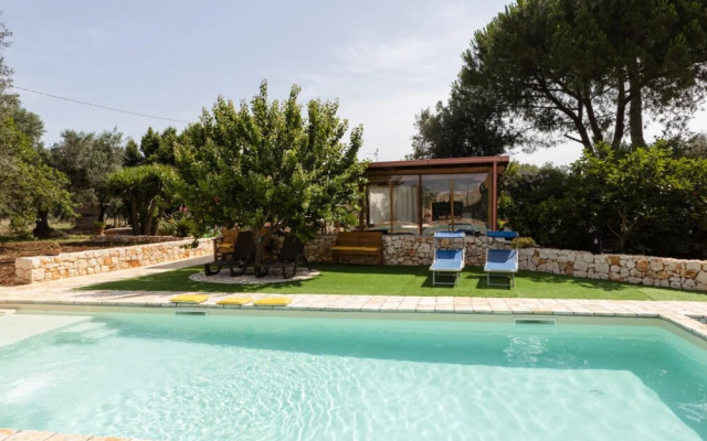Trullo Nonna Netta con Piscina Idromassaggio e Area Giochi