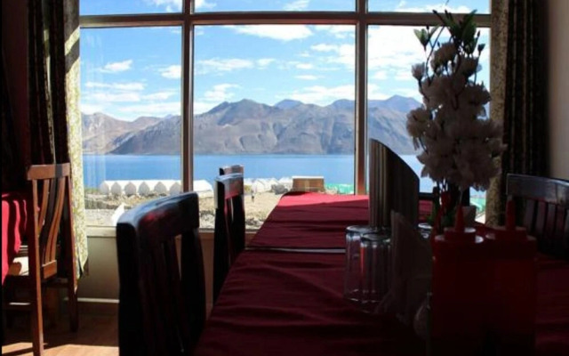 Pangong Paradise