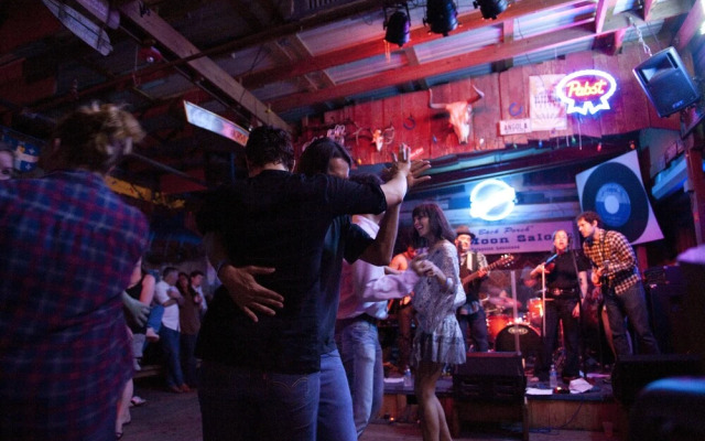 Blue Moon Guest House and Saloon