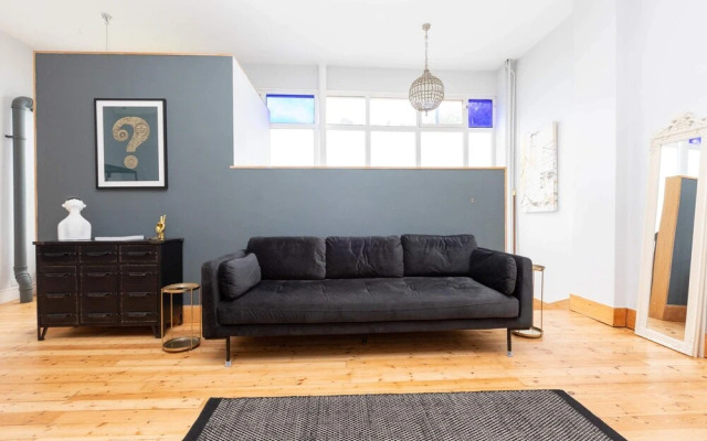 Stylish 2 Bedroom Converted Victorian Storefront