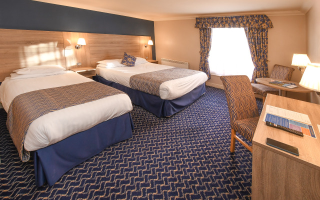 The Queens Hotel & Victoria Cloisters