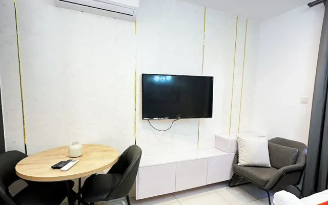 Serenity luxury studio loxwood