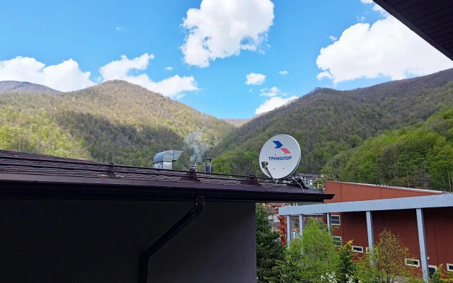 Apartment Live in the Mountains at 31 Estonskaya Street