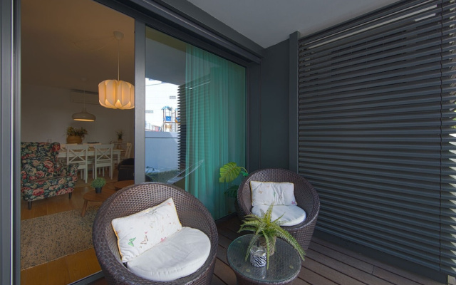Benfica Prime Terrace II by Homing