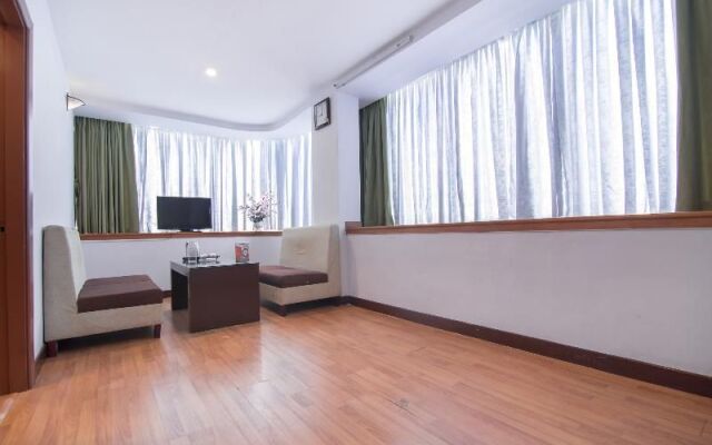RedDoorz Plus Near Van Mieu Quoc Tu Giam